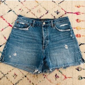 Abercrombie & Fitch high Rise 4” Mom Shorts
